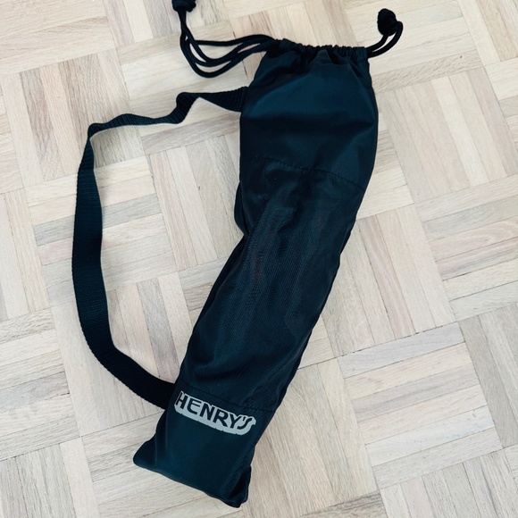 Henry's - Compact Tripod for Digital Cameras and Camcorders - Picture 2 of 3